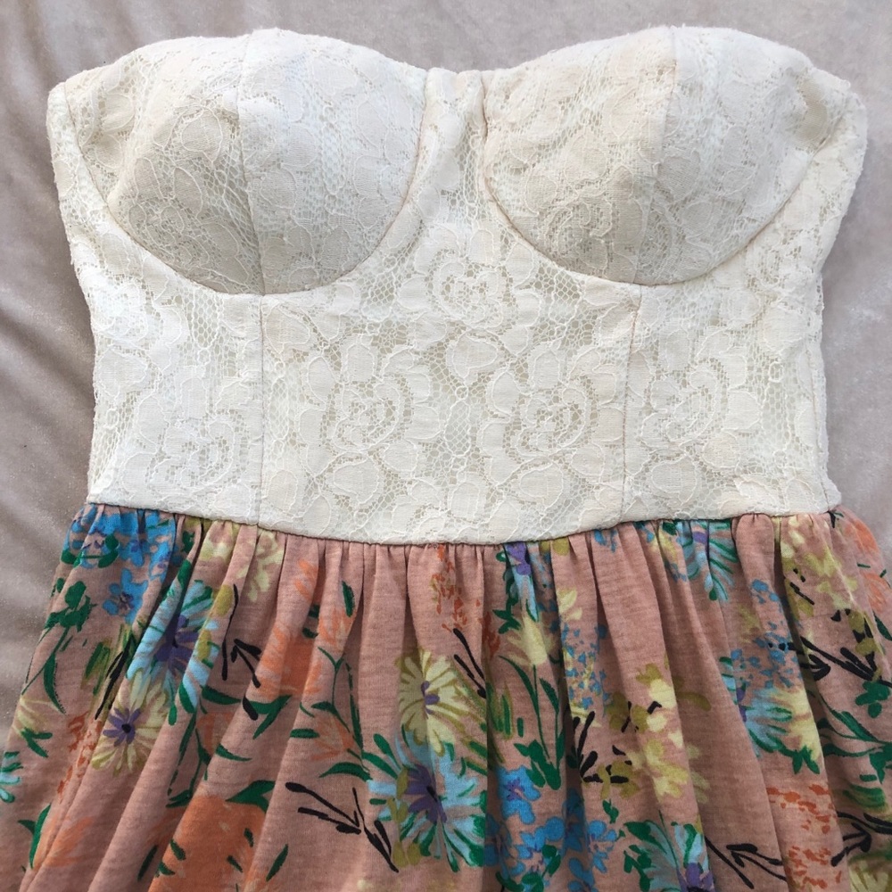 Sold HP🎉 Strapless Floral Dress - Picture 2 of 5